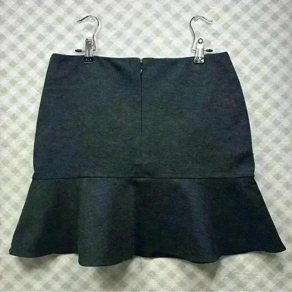 Barney’s New York Co-Op Gray Ruffle Bottom Mini Skirt Size Large - Picture 2 of 9